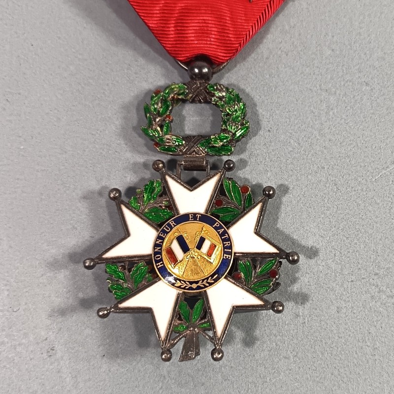 FRANCE MEDAILLE CROIX DE CHEVALIER DE L'ORDRE DE LA LEGION D'HONNEUR 3 ème REPUBLIQUE MODELE LUXE BOMBE